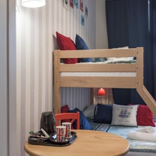 Camera tripla cu baie comună