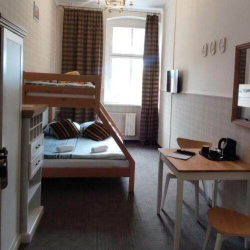 Camera tripla standard cu baie comună