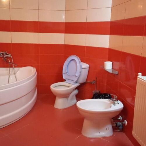 Vilă pentru 8 pers. (se inchirieaza doar integral)