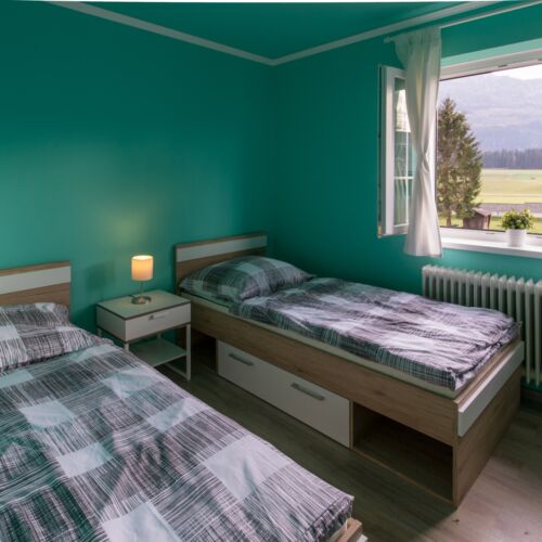 Apartman pro 4 os. se 2 ložnicemi s výhledem na hory na poschodí