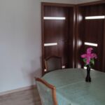 Kertre néző földszinti 2 fős apartman 1 hálótérrel (pótágyazható)