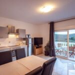 Apartament 4-osobowy z klimatyzacją z balkonem z 2 pomieszczeniami sypialnianymi A-23600-b