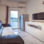 Apartament 6-osobowy z klimatyzacją z balkonem z 2 pomieszczeniami sypialnianymi A-23600-c
