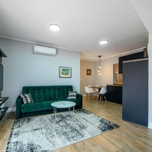 Apartament 2-osobowy z klimatyzacją z balkonem z 1 pomieszczeniem sypialnianym (możliwa dostawka)