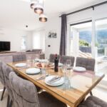 Apartament 10-osobowy z klimatyzacją z tarasem z 5 pomieszczeniami sypialnianymi K-23770