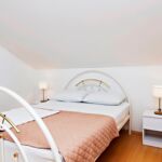 Apartament 6-osobowy z klimatyzacją z balkonem z 2 pomieszczeniami sypialnianymi A-23947-a