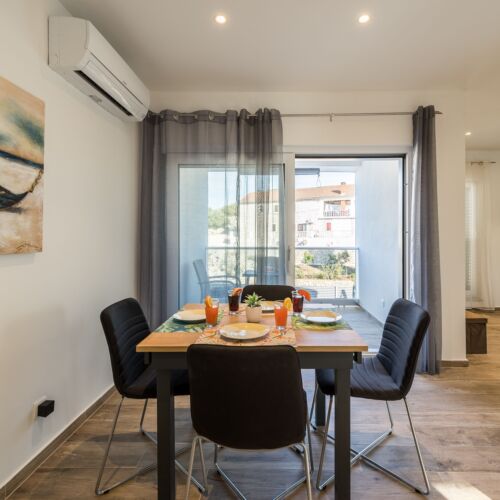 Apartament 4-osobowy z klimatyzacją na piętrze z 2 pomieszczeniami sypialnianymi