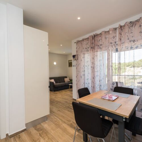 Apartament 4-osobowy z klimatyzacją na piętrze z 2 pomieszczeniami sypialnianymi