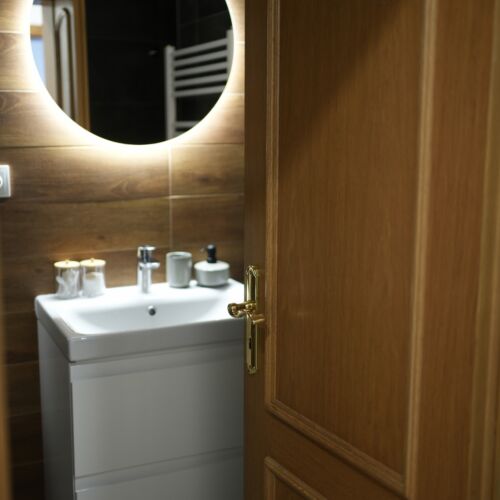 Apartament la parter cu vedere spre grădină cu 2 camere pentru 6 pers.