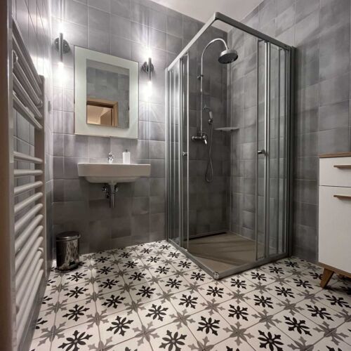 Apartman se sprchou s klimatizací pro 7 os.