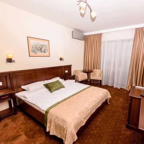 Camera dubla lux la etaj