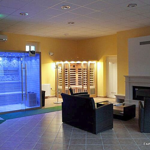 Camera cvadrupla superior la parter