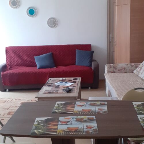 Casă de vacanță la parter la parter pentru 5 pers. (se inchirieaza doar integral)