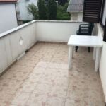 Apartman s klimatizací s terasou pro 5 os. se 2 ložnicemi A-23367-b