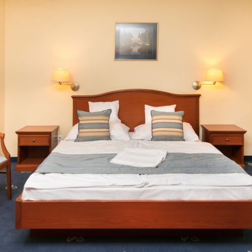 Camera dubla superior la etaj (se poate solicita pat suplimentar)