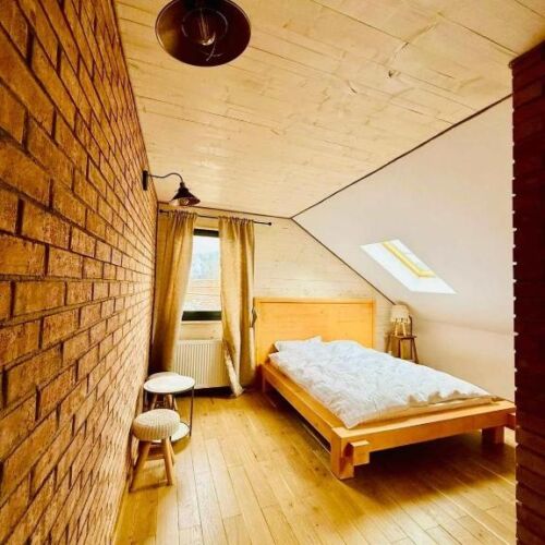 Camera dubla cu vedere spre munte