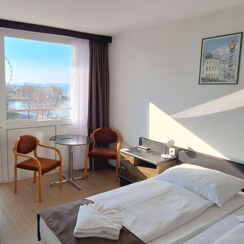 Pokoj s klimatizací pro 2 os. s výhledem na jezero