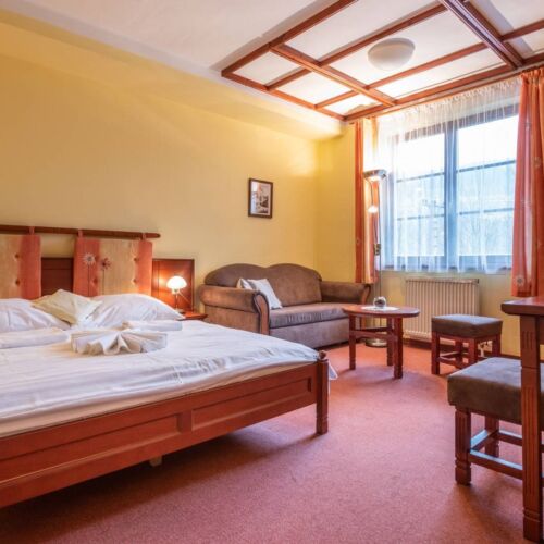 Double Double Room (extra bed available)