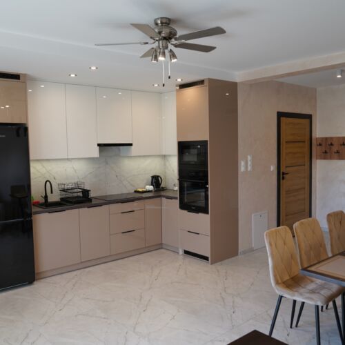 Apartament 6-osobowy cały dom Przyjazny podróżom rodzinnym