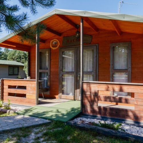 Domek letniskowy 4-osobowy pokój od strony basenu