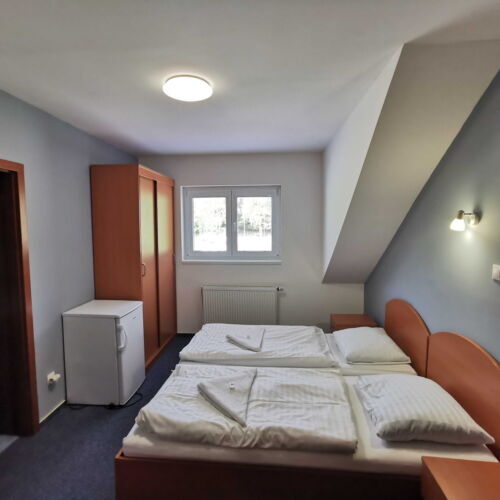 Pokoj se sprchou pro 2 os. s výhledem na jezero