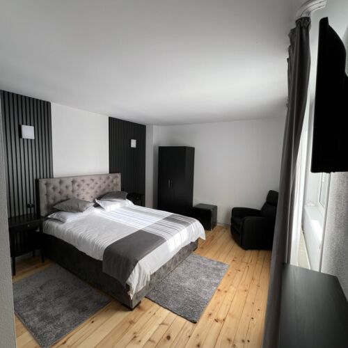 Camera dubla cu baie cu duș (se poate solicita pat suplimentar)