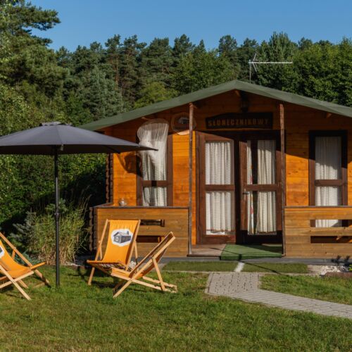 Domek letniskowy 4-osobowy pokój od strony basenu