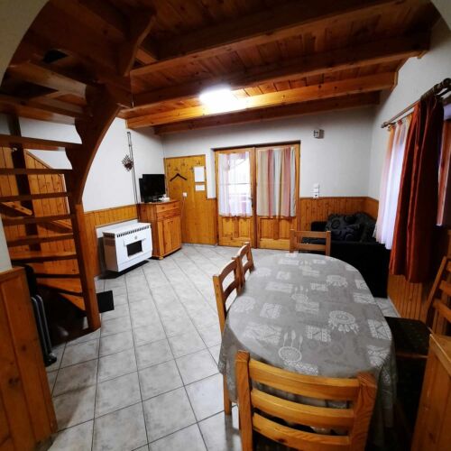 Chata (jako celek) pro 7 os. s výhledem na jezero celý Dům