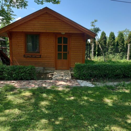 Yard View Chalet for 4 Persons