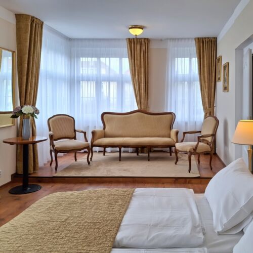 Apartman pro 4 os. s 1 ložnicí s výhledem do zahrady na poschodí