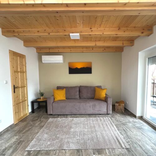 Apartament a pentru 4 pers. (se inchirieaza doar integral)