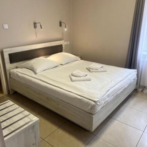 Pokoj s manželskou postelí