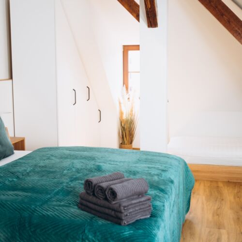 Pokój 3-osobowy na poddaszu z widokiem na miasto