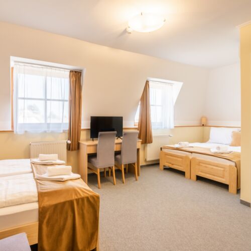 Pokój 4-osobowy na piętrze z klimatyzacją