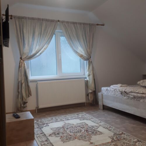 Casă de vacanță pentru 17 pers. (se inchirieaza doar integral)