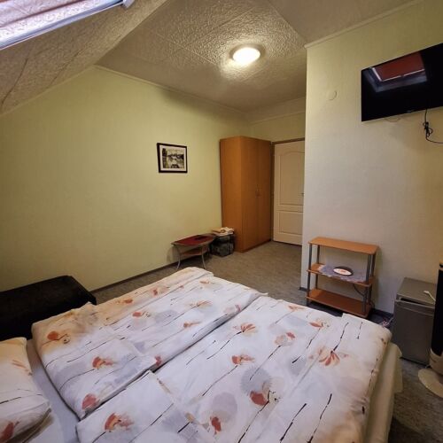 Standard Upstairs Twin Room (extra bed available)