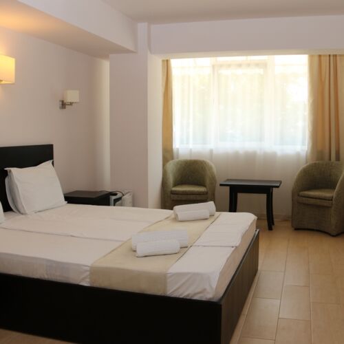 Camera dubla standard 3*, cu 2 sezlonguri incluse pe plaja