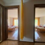 Doubling cu vedere la gradina, cu balcon (2 Camere duble twin)