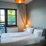 Apartament 6-osobowy z własną kuchnią z widokiem na jezioro z 3 pomieszczeniami sypialnianymi