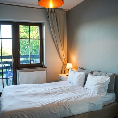 Apartament cu bucătărie proprie cu vedere spre lac cu 3 camere pentru 6 pers.