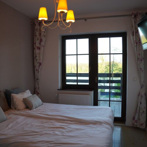 Camera twin la etaj cu vedere spre lac