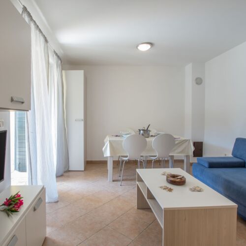 Apartament 4-osobowy z klimatyzacją na parterze z 2 pomieszczeniami sypialnianymi