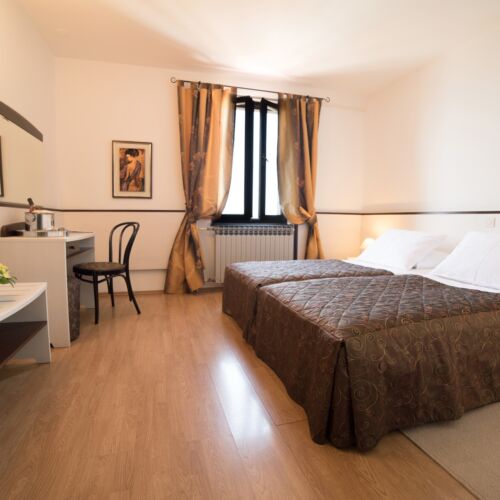 Standard Partial Sea View Triple Room