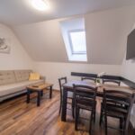 Apartman pro 4 os. s 1 ložnicí s výhledem na sjezdovku v podkroví (s možností přistýlky)