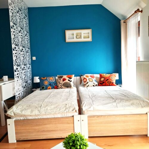 Apartament la etaj cu 1 camera pentru 2 pers. (se poate solicita pat suplimentar)