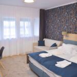 Apartament la etaj cu chicinetă proprie cu 2 camere pentru 5 pers.