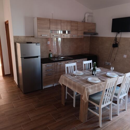 Apartament la etaj b cu 2 camere pentru 4 pers. (se poate solicita pat suplimentar)