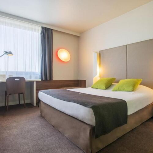 Pokoj s manželskou postelí