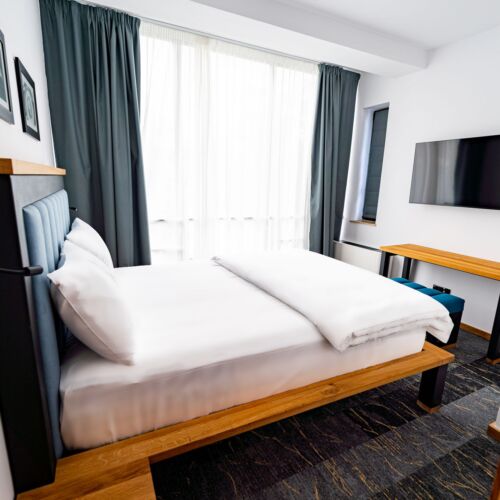 Camera cvadrupla family la etaj