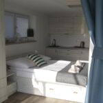 Apartman pro 6 os. se 3 ložnicemi s částečným výhledem na jezero na přízemí